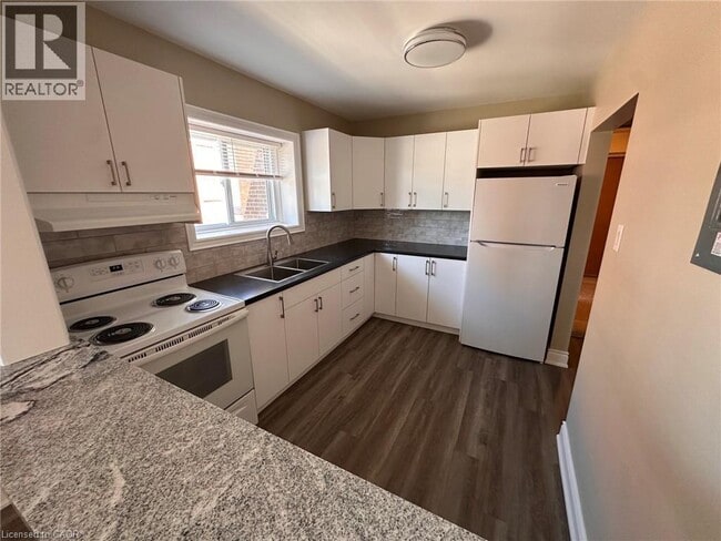 Photo - 723 Upper James St Unit 2
