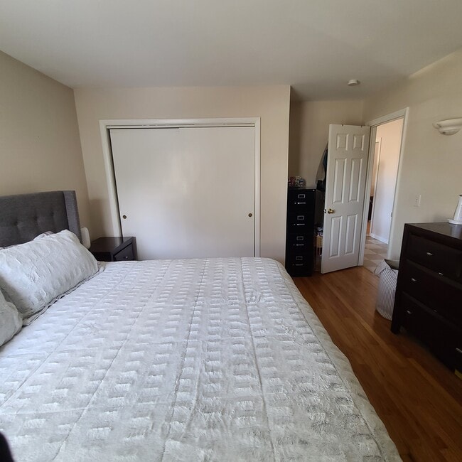 Bedroom - 14 Fleetwood Park Unit B