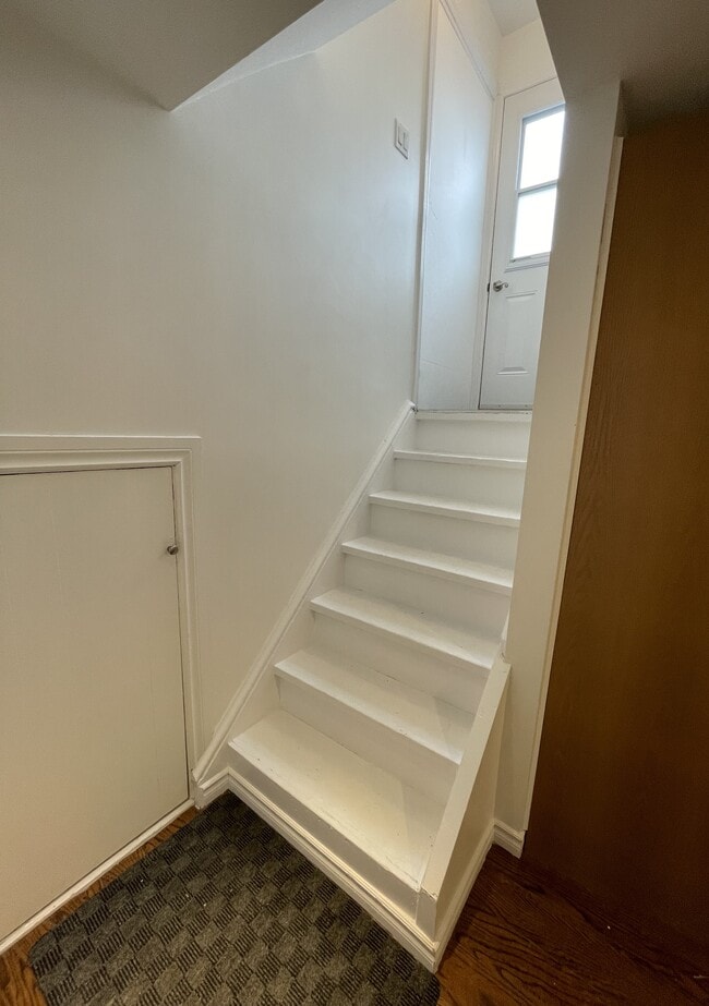 Private entrance - 2634 Widemarr Rd Unit 2634 Widemarr Rd