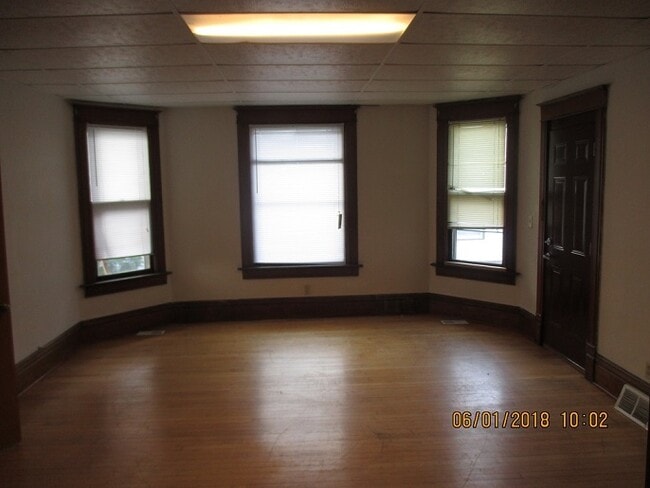 living room - 514 9th St N Unit 514