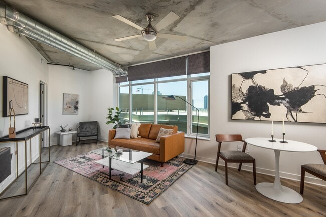 Building Photo - 1080 Park Blvd Unit 702