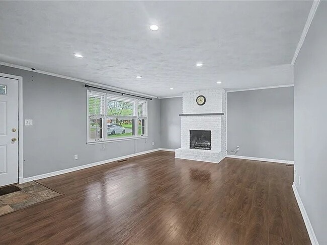 Photo - 154 Tuxworth Rd
