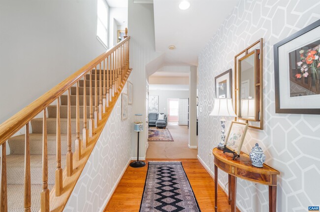 Photo - 719 Rainier Rd