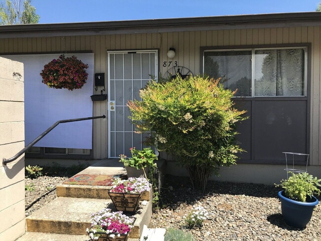 Photo - 873 NE Alameda Ave