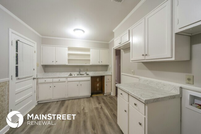 Photo - 1731 Myrna Ln