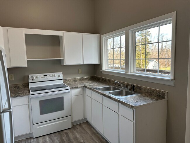 Photo - 285-295 N Cross Street Unidad 290