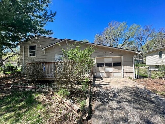 COMING SOON! 3 Bed 1.5 Bath Home! $1495.00 - COMING SOON! 3 Bed 1.5 Bath Home! $1495.00