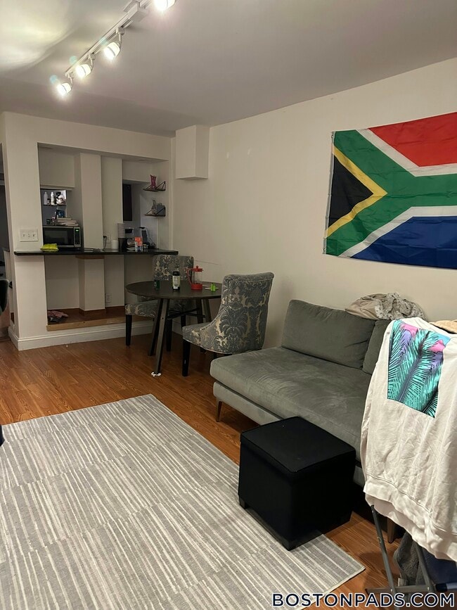 Building Photo - 79 Pleasant St Unit B