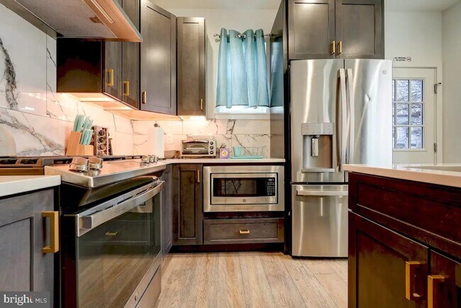 Photo - 1270 N Newkirk St