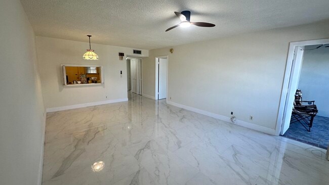 Photo - 330 SE 2nd St Unidad 202g