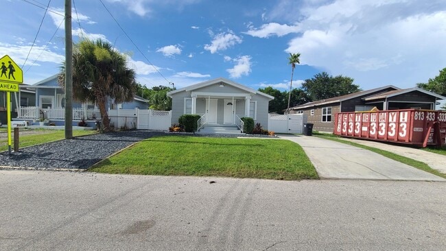 Front - 2519 W Walnut St Unit A