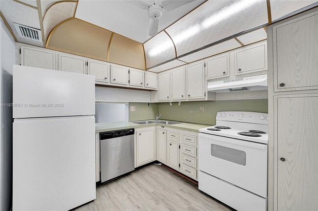 Photo - 5320 NW 11th St Unit 205