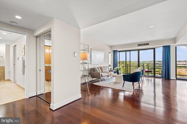 Photo - 1530 Key Blvd Unidad 816