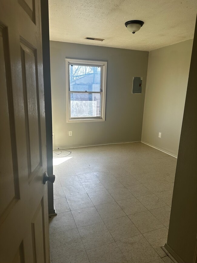 Photo - 3710 Benttree Dr Unit Apartment A