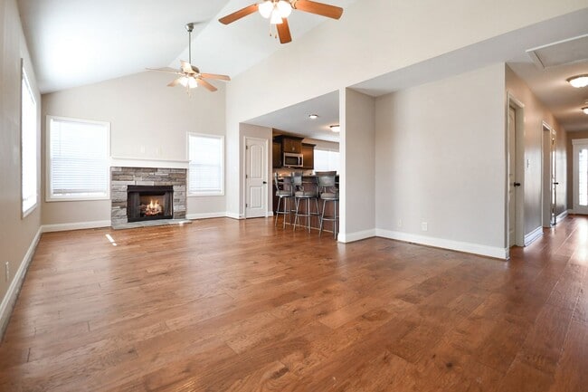 Photo - Pet Friendly Three Bedroom!