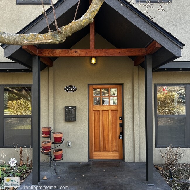 Photo - 1919 N 31st St