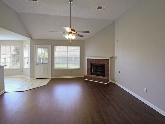 Photo - 3 Bedroom, 2 Bath Near Whitten and Dexter
