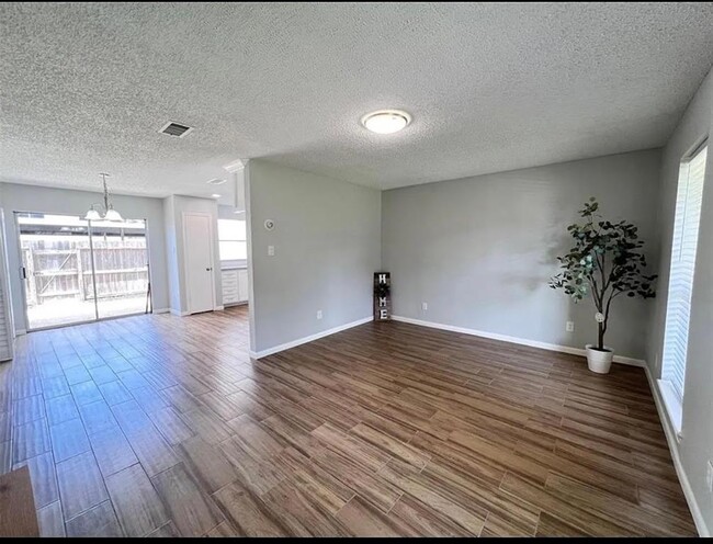 Photo - 9305 Westwood Village Dr Unidad 15 Rental