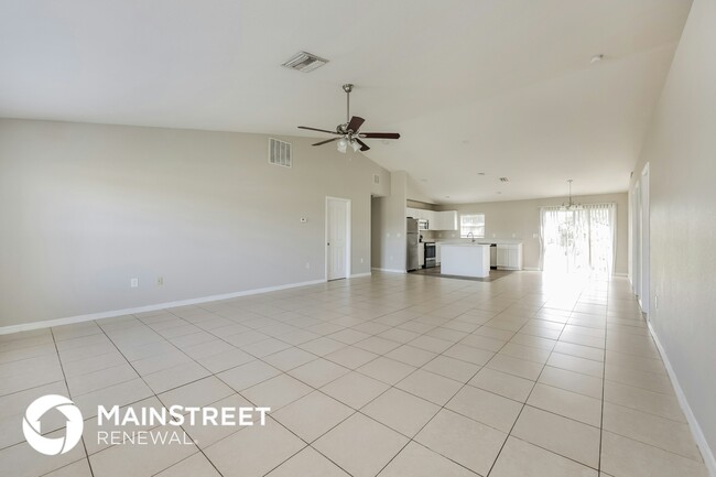 Photo - 730 Cane St E