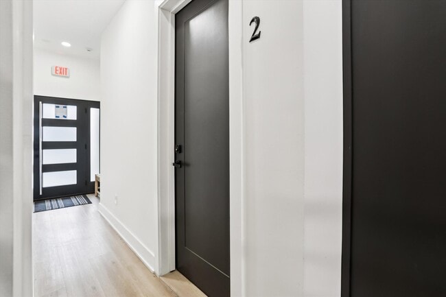 Photo - 517 Montana Ave NE