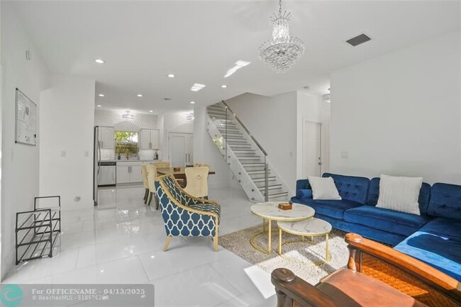 Building Photo - 833 SW 17th St Rental