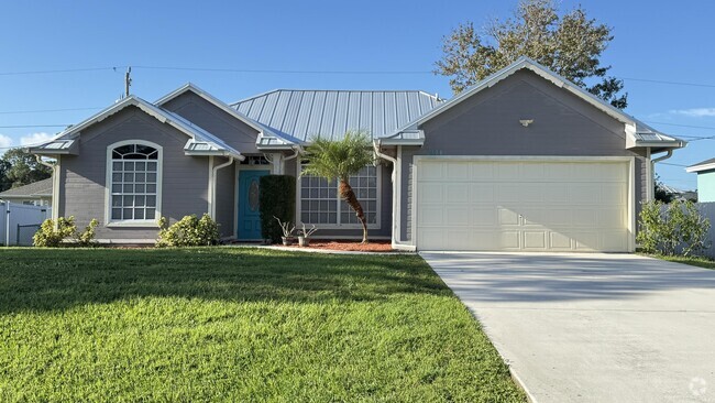 Building Photo - 2144 SW Vista Rd Rental