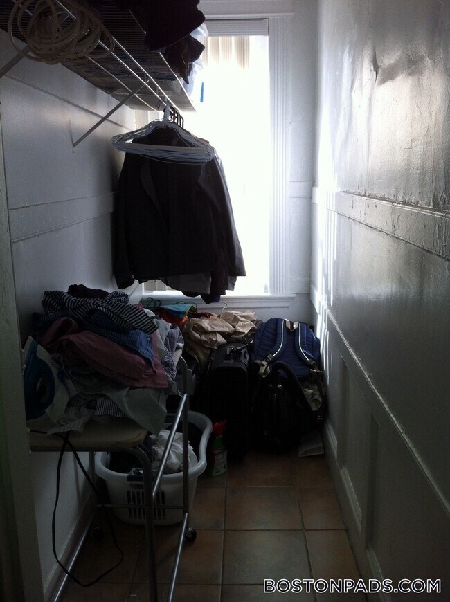 Building Photo - 175 Hemenway St