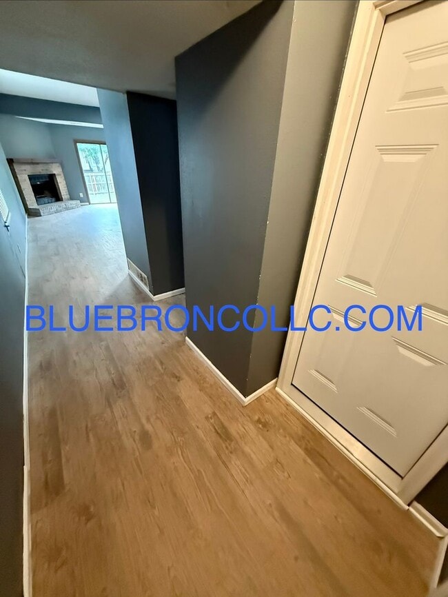 Photo - 141 SW Oxford Pl