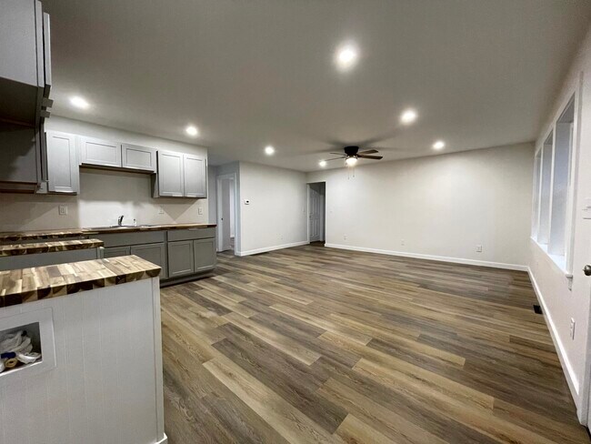 Photo - 7350 Beech Ave