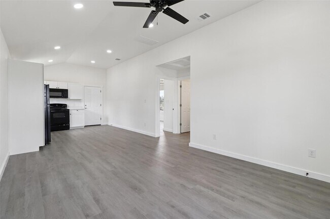 Photo - 1087 Schubert Ln