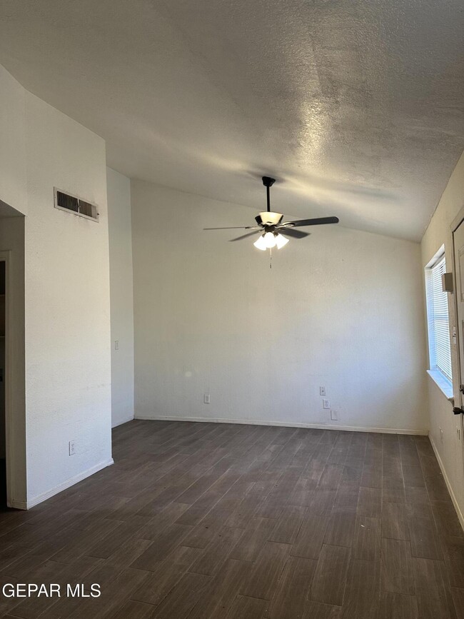 Photo - 2105 Lake Omega St