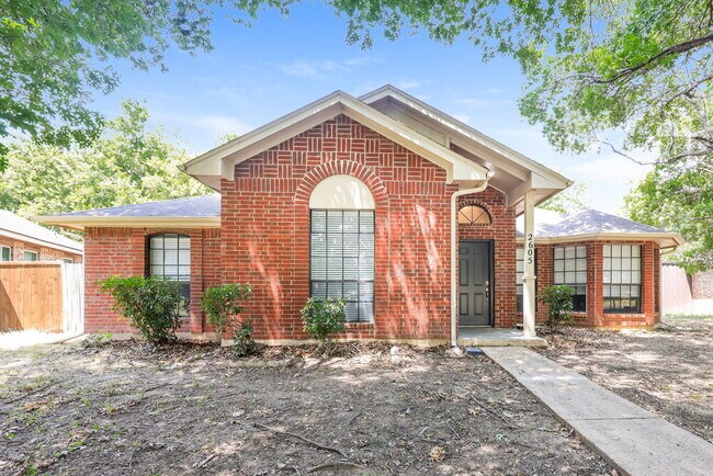 2605 Hartford Ln
