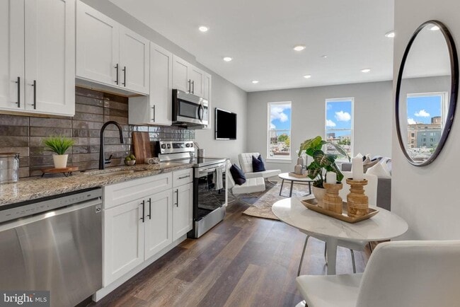 Building Photo - 1924 N Front St Unit 401