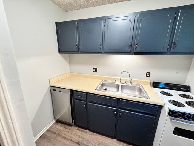 Building Photo - 1309 Access Rd