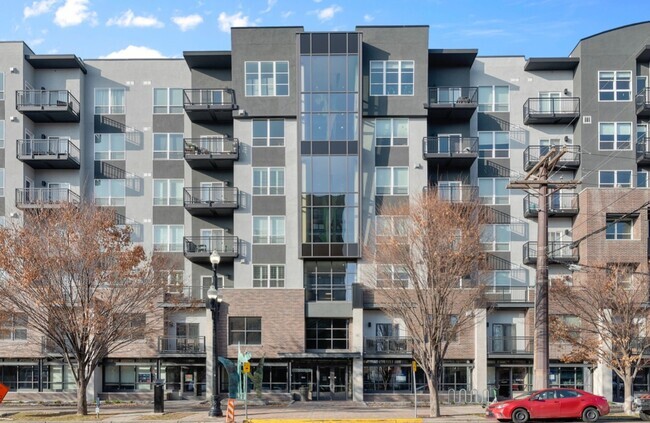 Building Photo - Bright & Cozy City Condo at The Metro! Unit 308