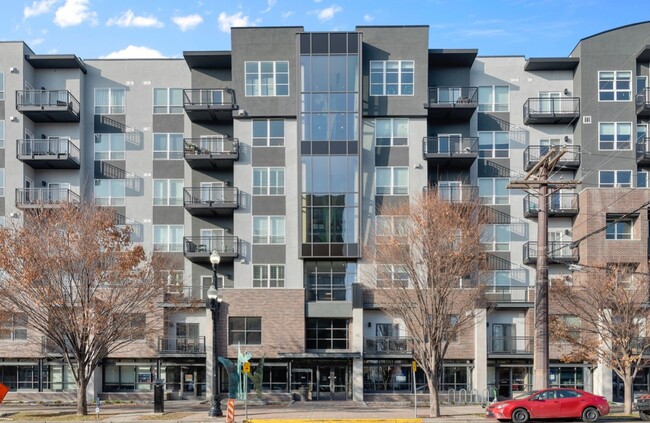 Bright & Cozy City Condo at The Metro! - Bright & Cozy City Condo at The Metro! Unit 308