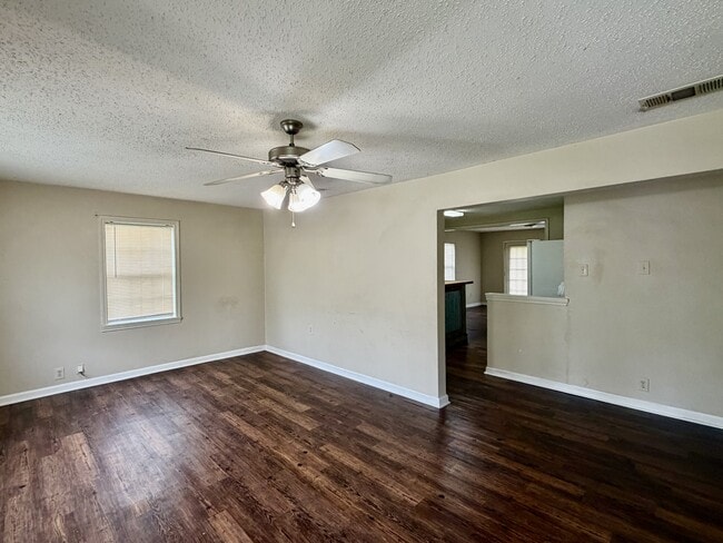 Photo - 1009 Victoria St