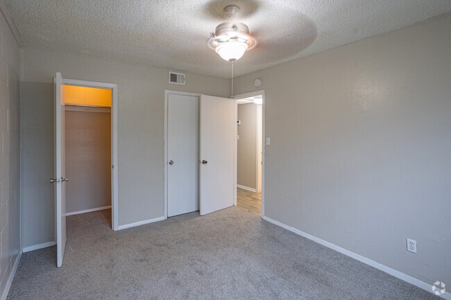 2BR, 1BA - 870SF Bedroom