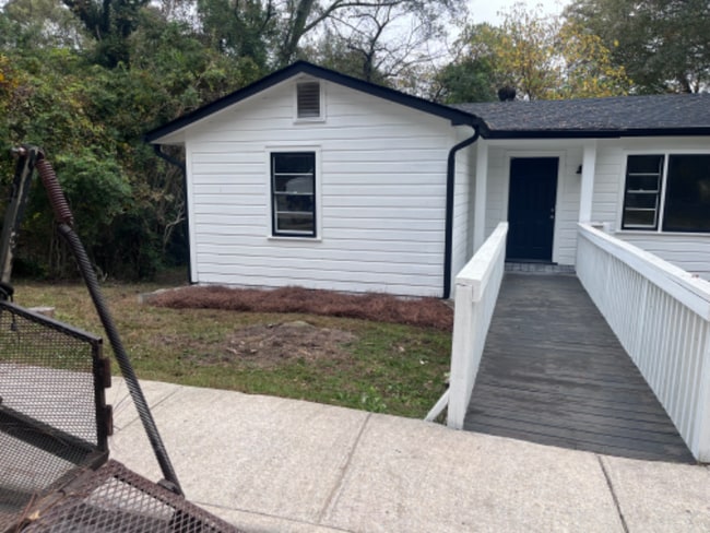 Building Photo - 66 Spring St W