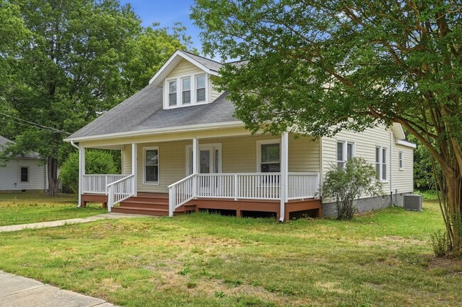 Photo - 716 Everett St