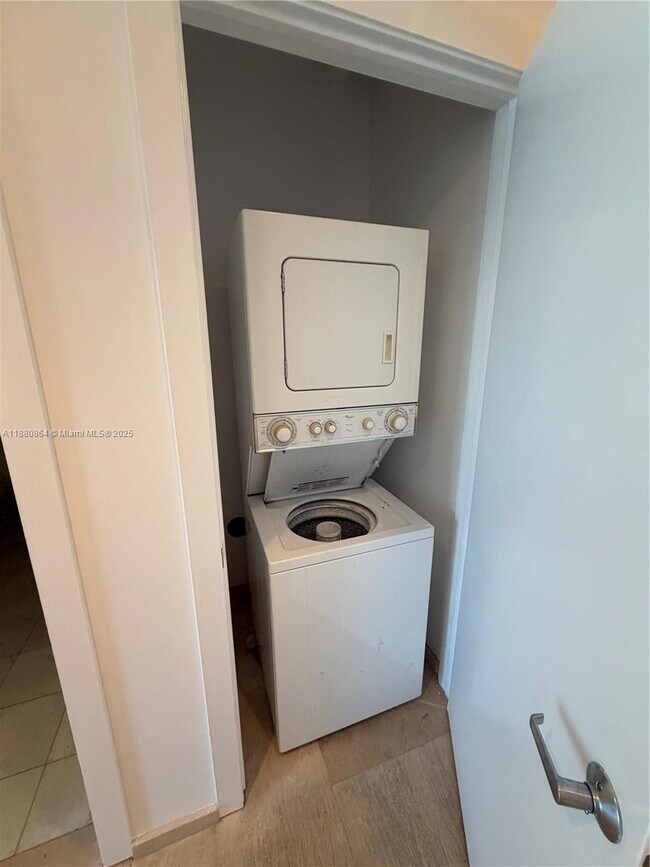Photo - 1050 Brickell Ave Unit 2206