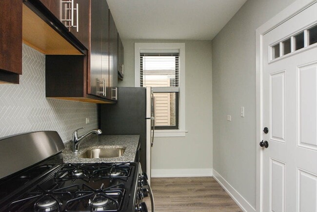 Photo - 722 W Brompton Unit 75