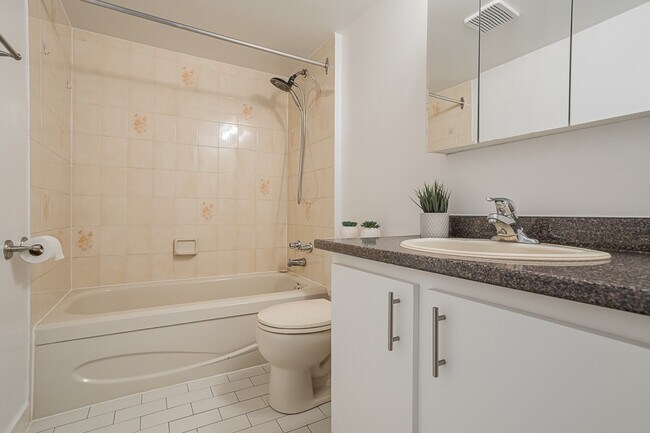 Photo - La Framboise Apartments