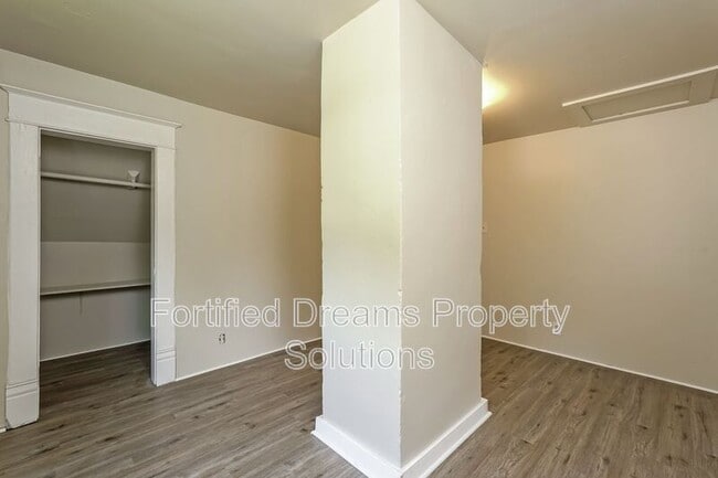 Photo - 518 W 20th St