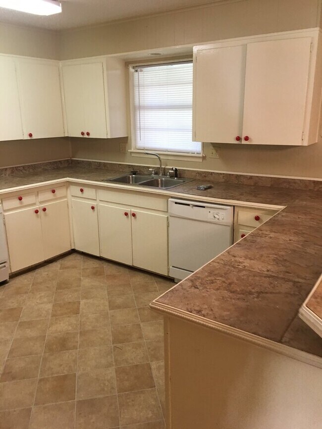 Photo - 2000 Avondale Dr