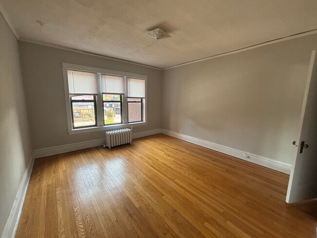 Photo - 564 W Roscoe St Unit 1A