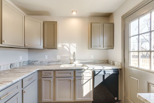 Photo - 2412 NW 40th St