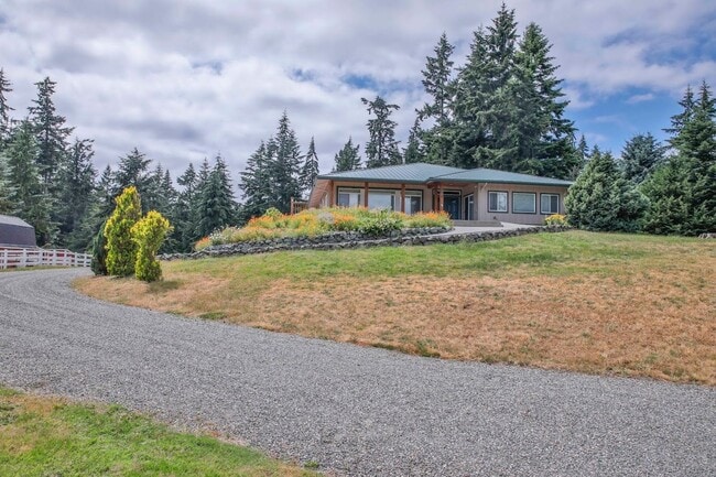 Photo - Gorgeous Home on 2.5 Acres and Pet Friendly!