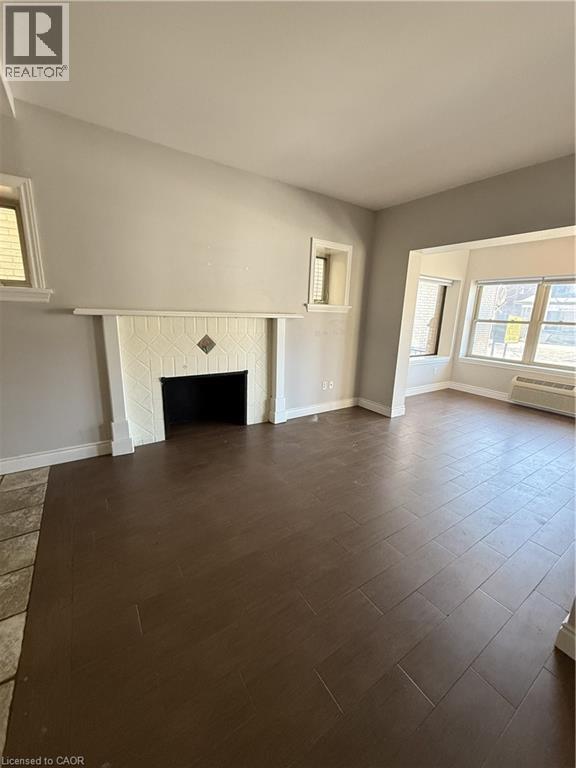 Photo - 947 Main St E Unité 1