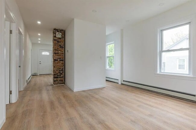 Photo - 205 Ives St